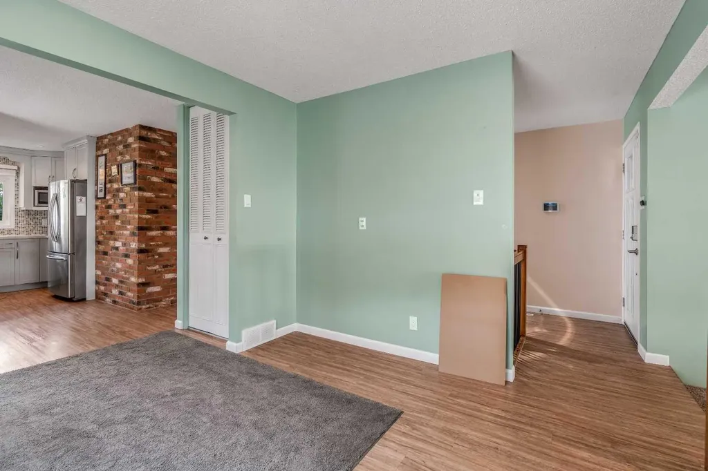 42 Honeysuckle Road N Lethbridge AB T1H 4J9