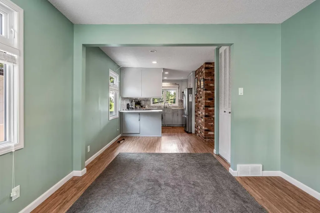 42 Honeysuckle Road N Lethbridge AB T1H 4J9