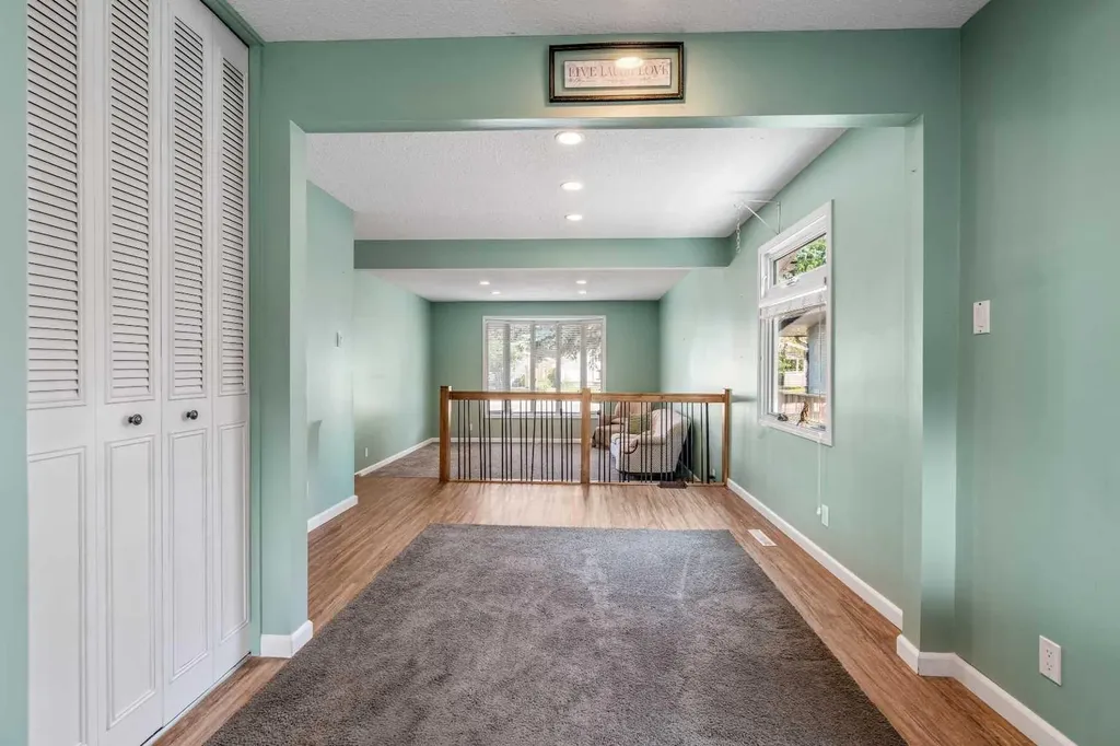42 Honeysuckle Road N Lethbridge AB T1H 4J9