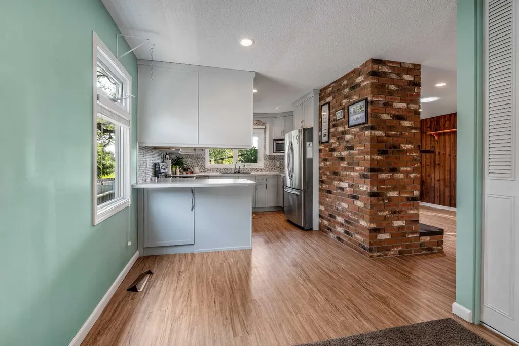 42 Honeysuckle Road N Lethbridge AB T1H 4J9