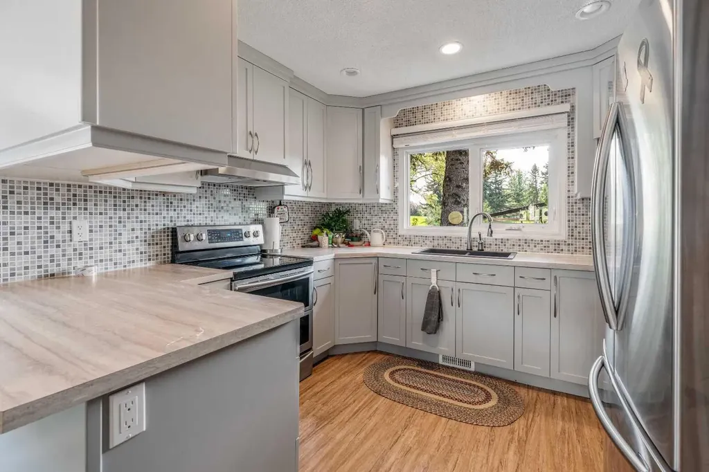 42 Honeysuckle Road N Lethbridge AB T1H 4J9