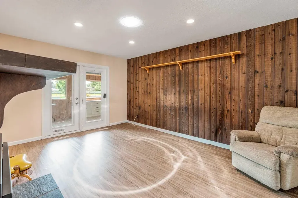 42 Honeysuckle Road N Lethbridge AB T1H 4J9