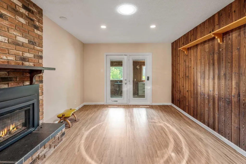 42 Honeysuckle Road N Lethbridge AB T1H 4J9