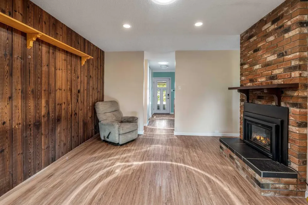 42 Honeysuckle Road N Lethbridge AB T1H 4J9