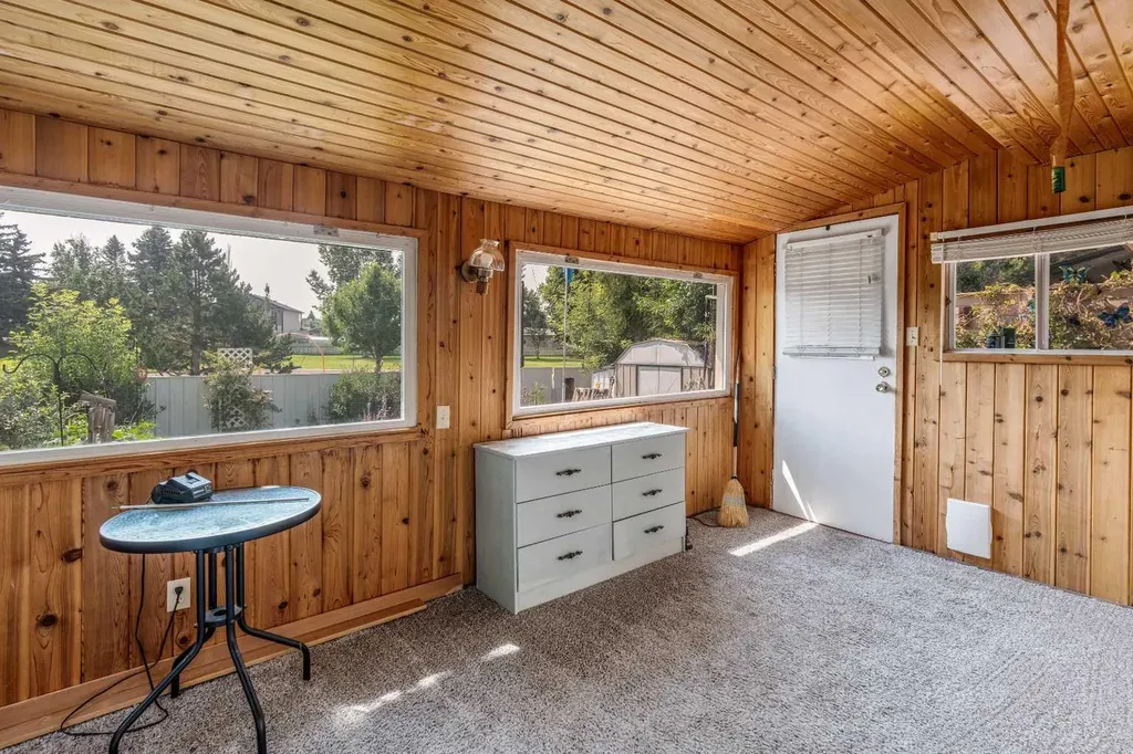 42 Honeysuckle Road N Lethbridge AB T1H 4J9