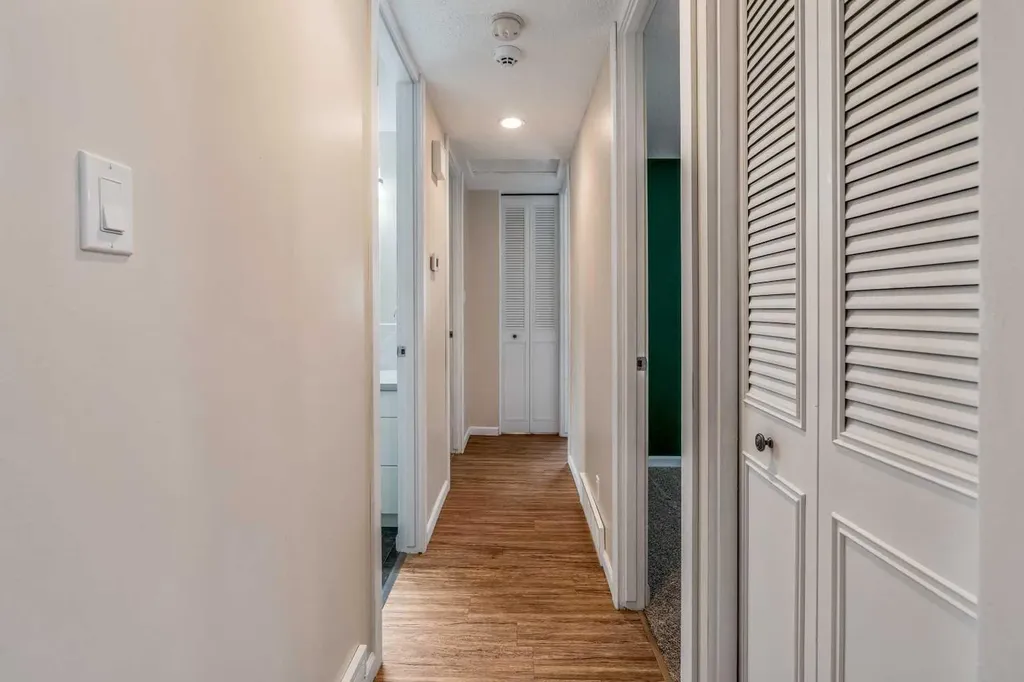 42 Honeysuckle Road N Lethbridge AB T1H 4J9