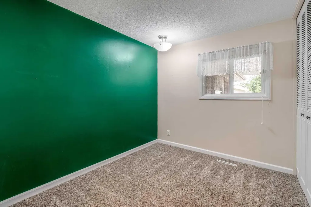 42 Honeysuckle Road N Lethbridge AB T1H 4J9