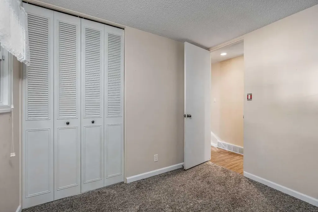 42 Honeysuckle Road N Lethbridge AB T1H 4J9