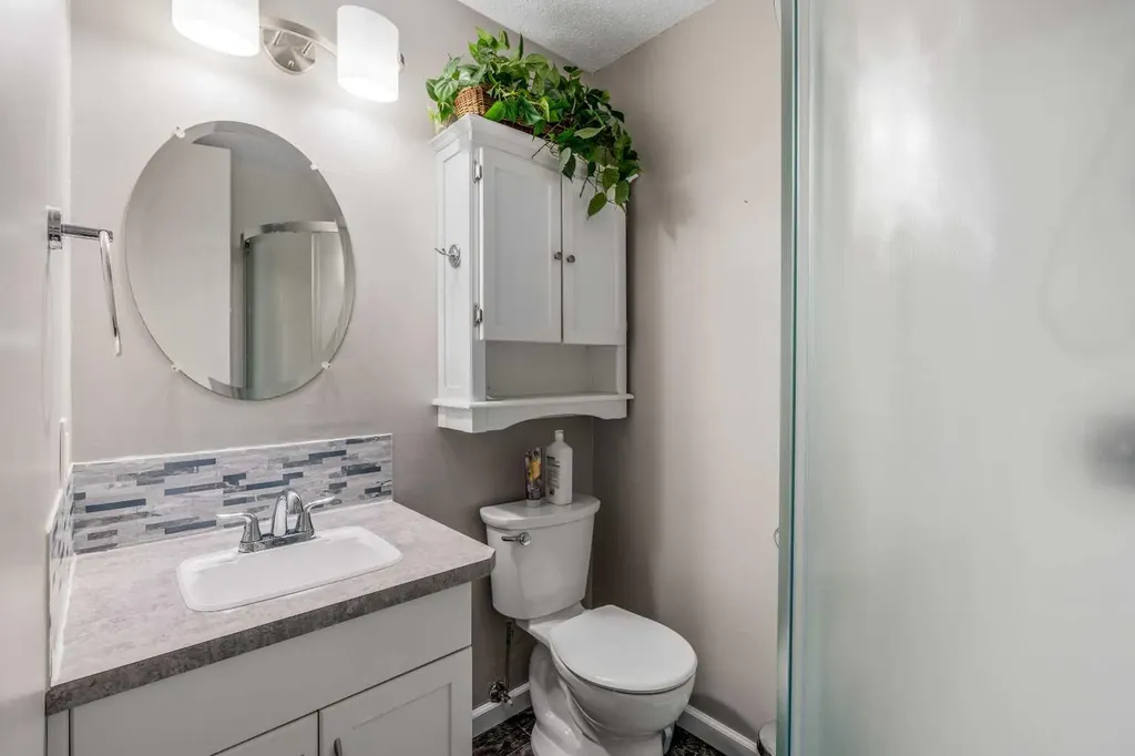 42 Honeysuckle Road N Lethbridge AB T1H 4J9
