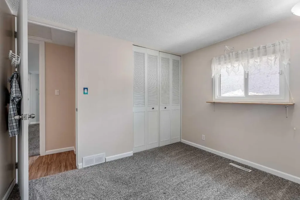 42 Honeysuckle Road N Lethbridge AB T1H 4J9