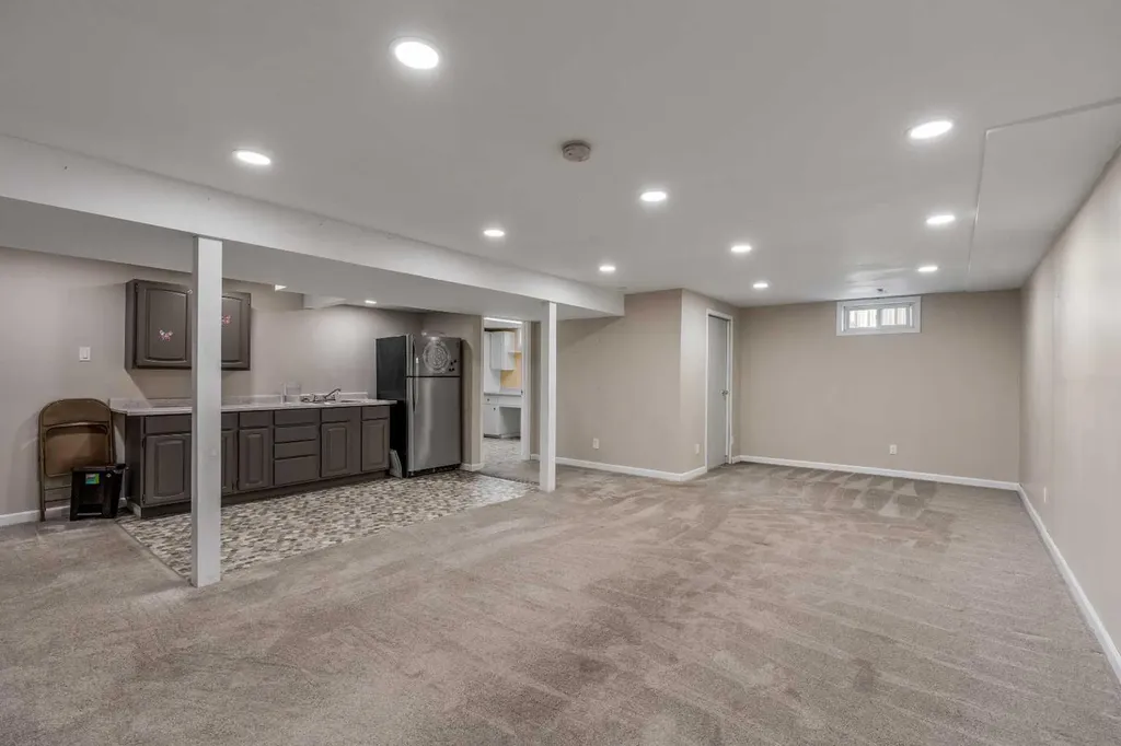 42 Honeysuckle Road N Lethbridge AB T1H 4J9