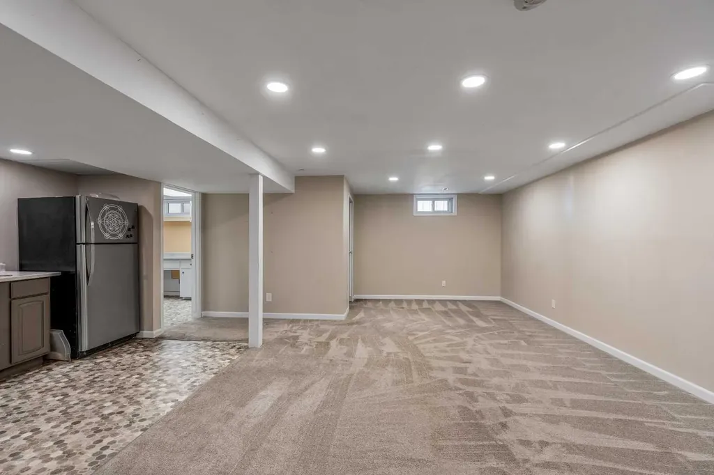 42 Honeysuckle Road N Lethbridge AB T1H 4J9