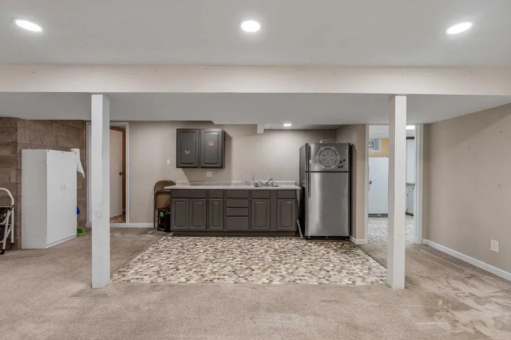 42 Honeysuckle Road N Lethbridge AB T1H 4J9