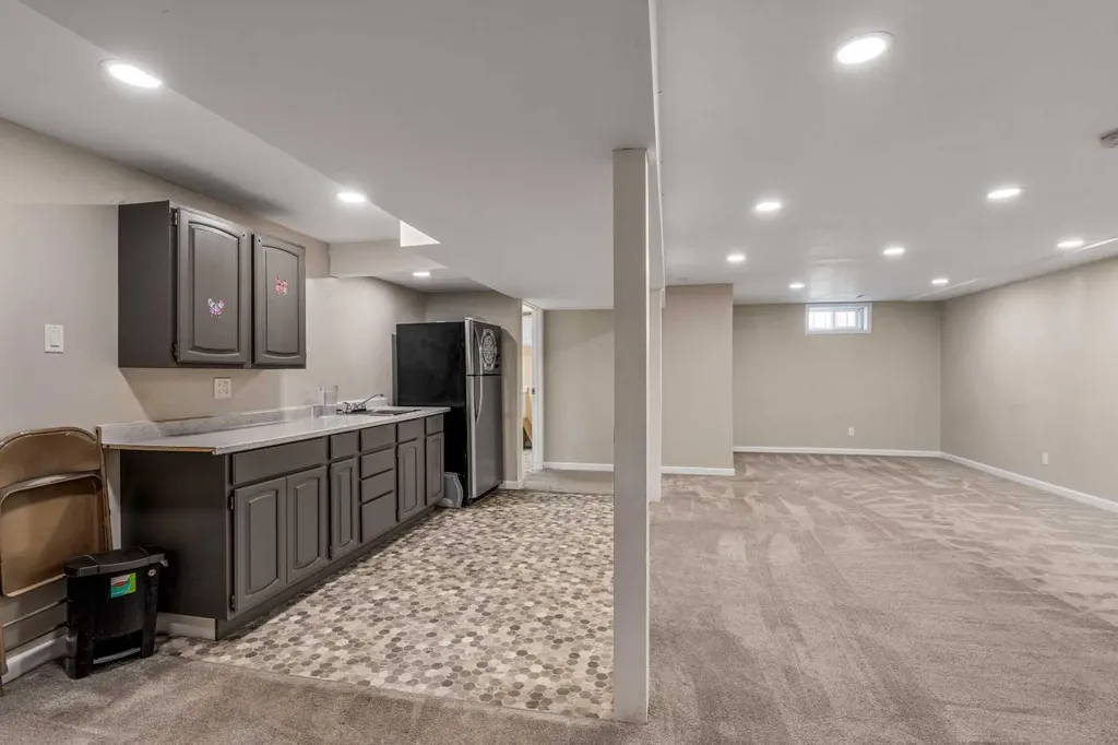 42 Honeysuckle Road N Lethbridge AB T1H 4J9