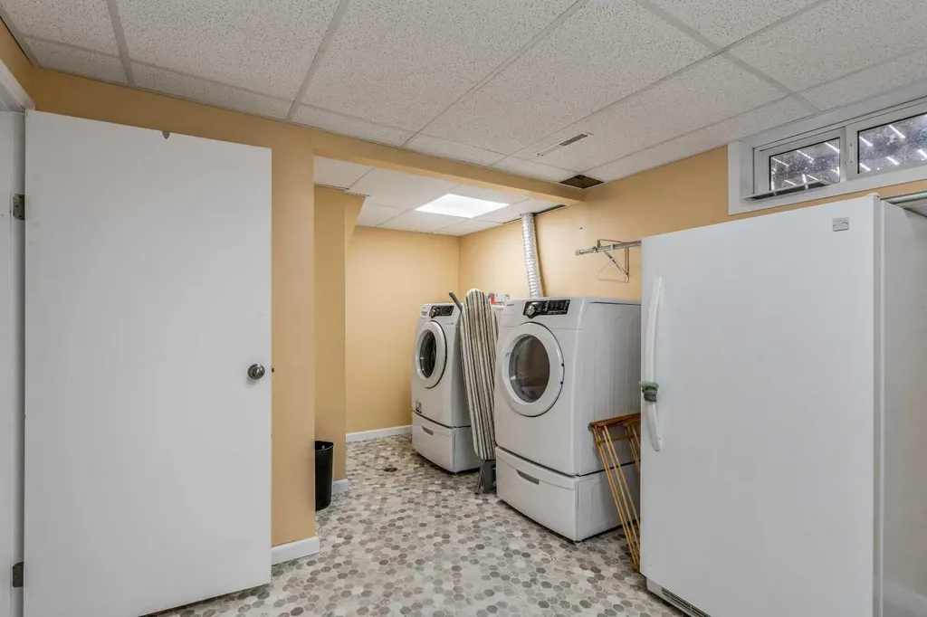 42 Honeysuckle Road N Lethbridge AB T1H 4J9