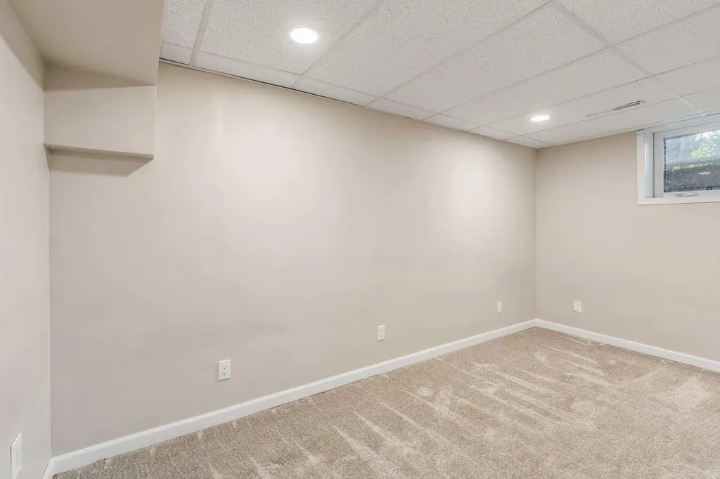 42 Honeysuckle Road N Lethbridge AB T1H 4J9