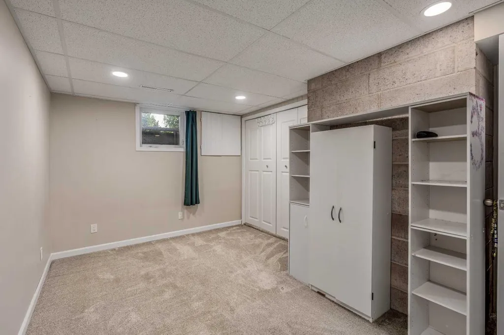42 Honeysuckle Road N Lethbridge AB T1H 4J9