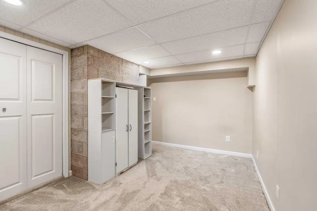 42 Honeysuckle Road N Lethbridge AB T1H 4J9