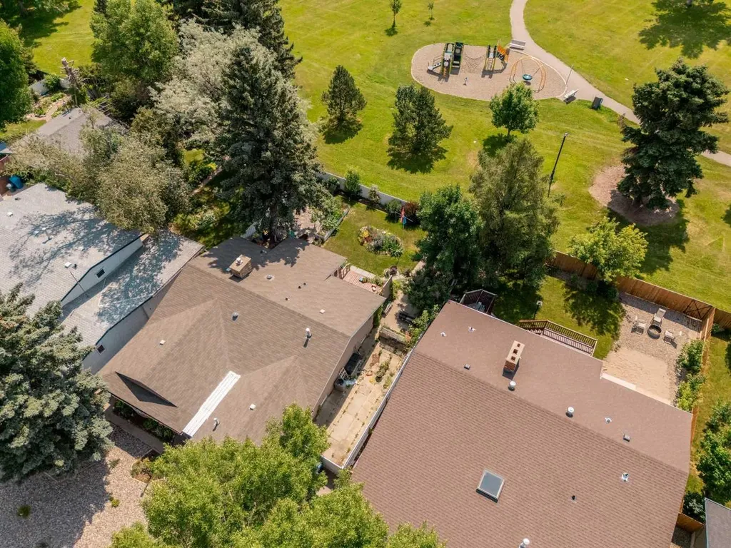 42 Honeysuckle Road N Lethbridge AB T1H 4J9