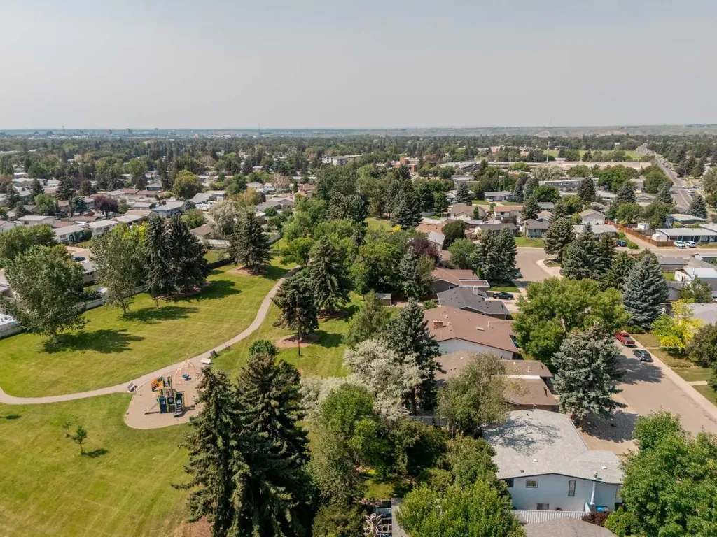 42 Honeysuckle Road N Lethbridge AB T1H 4J9