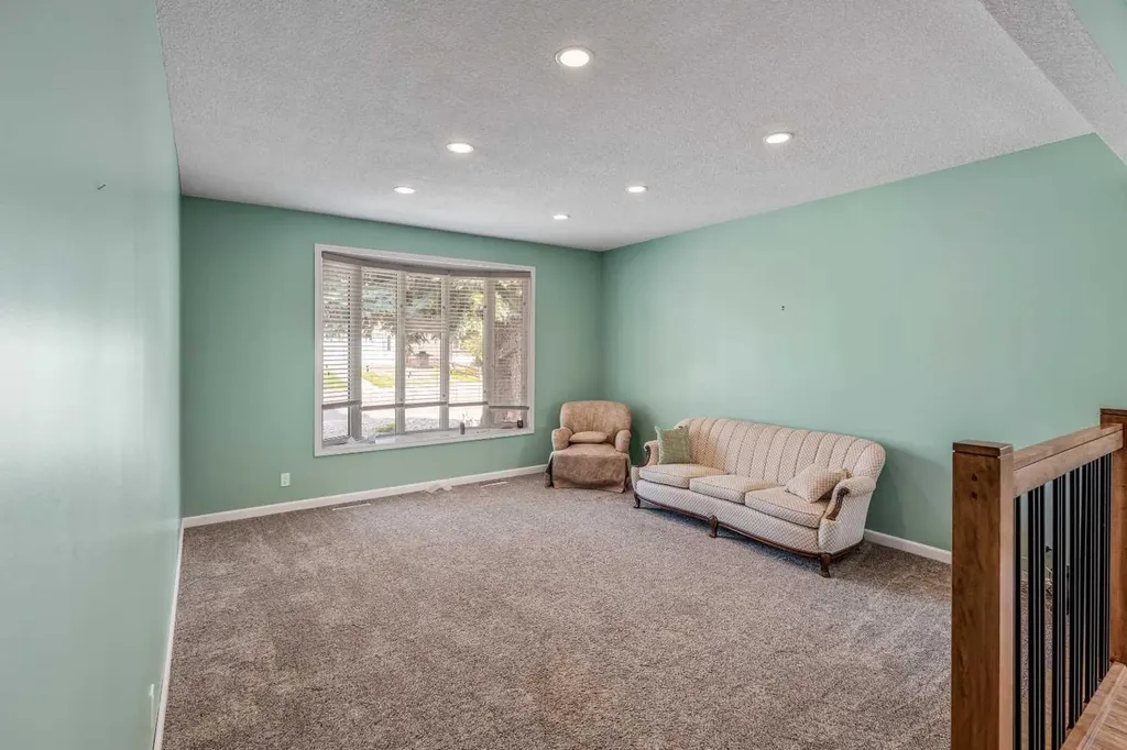 42 Honeysuckle Road N Lethbridge AB T1H 4J9