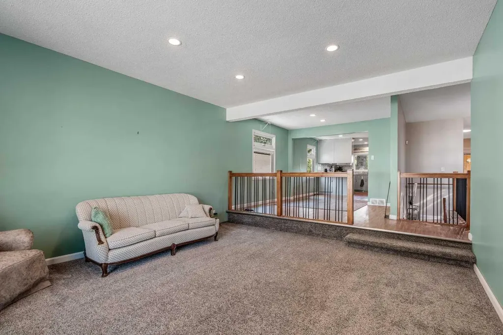 42 Honeysuckle Road N Lethbridge AB T1H 4J9