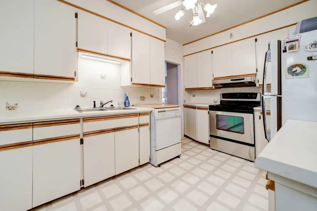 1138 12b Street S Lethbridge AB T1K 1S2