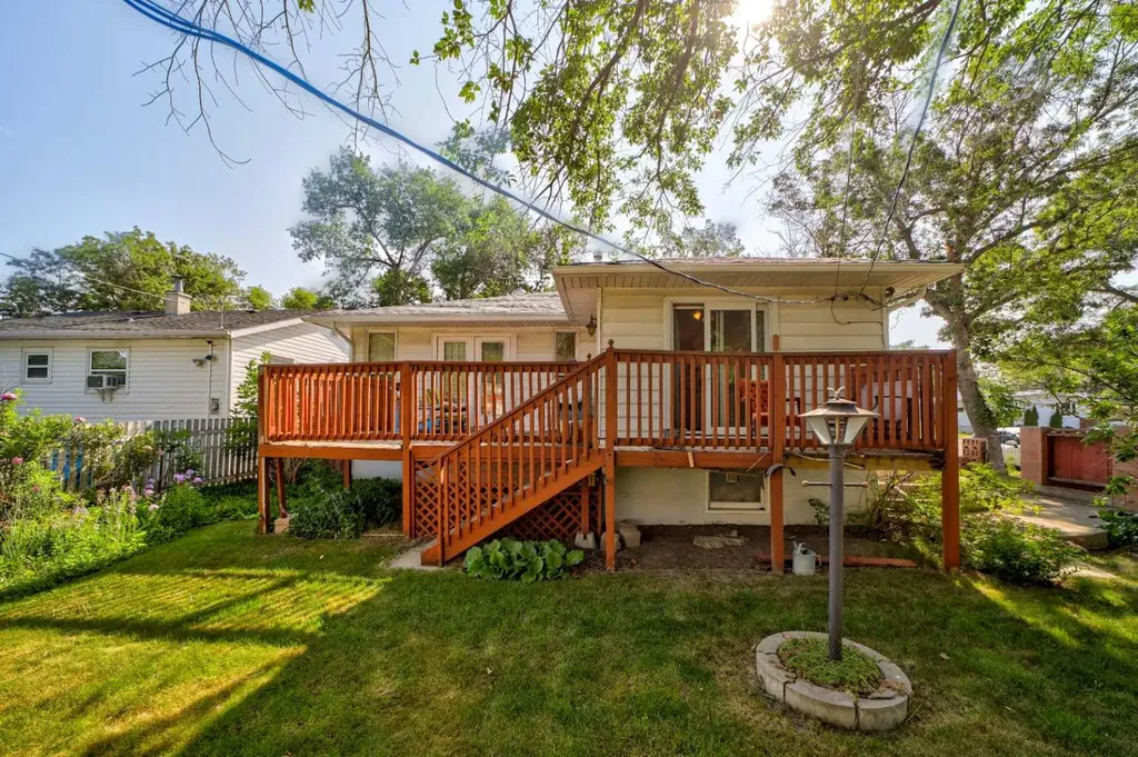 1138 12b Street S Lethbridge AB T1K 1S2