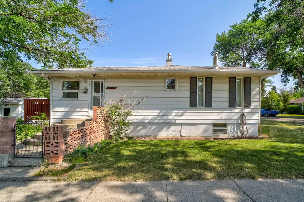1138 12b Street S Lethbridge AB T1K 1S2