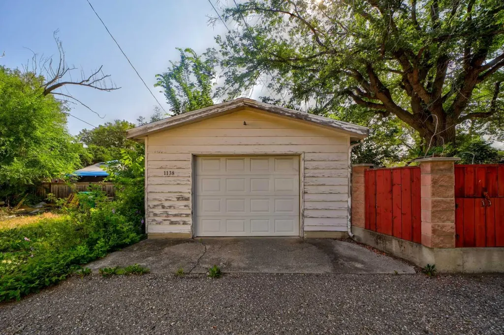 1138 12b Street S Lethbridge AB T1K 1S2