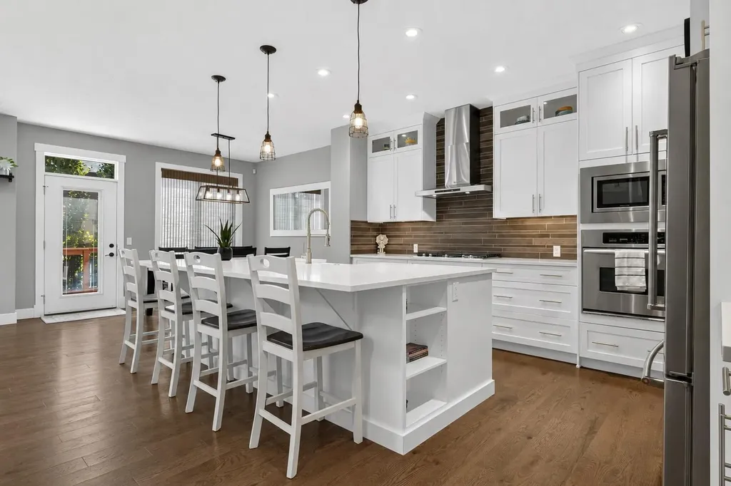 108 Kinniburgh Close Chestermere AB T1X 0R8