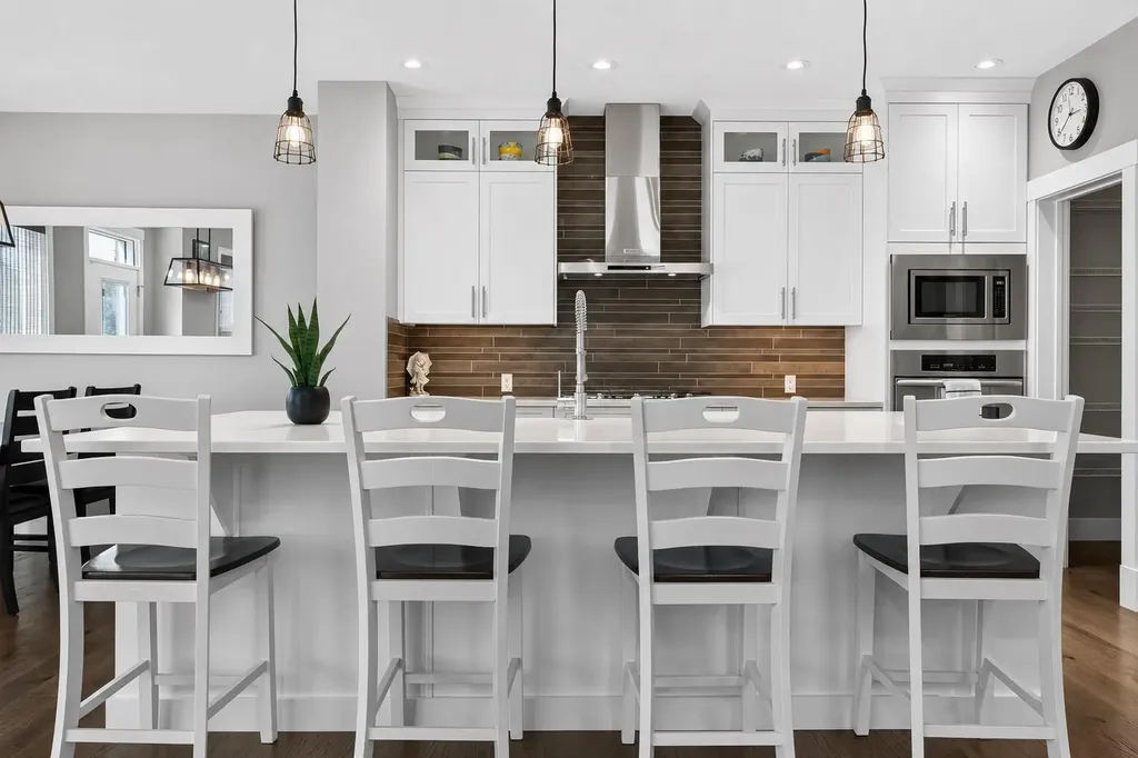 108 Kinniburgh Close Chestermere AB T1X 0R8