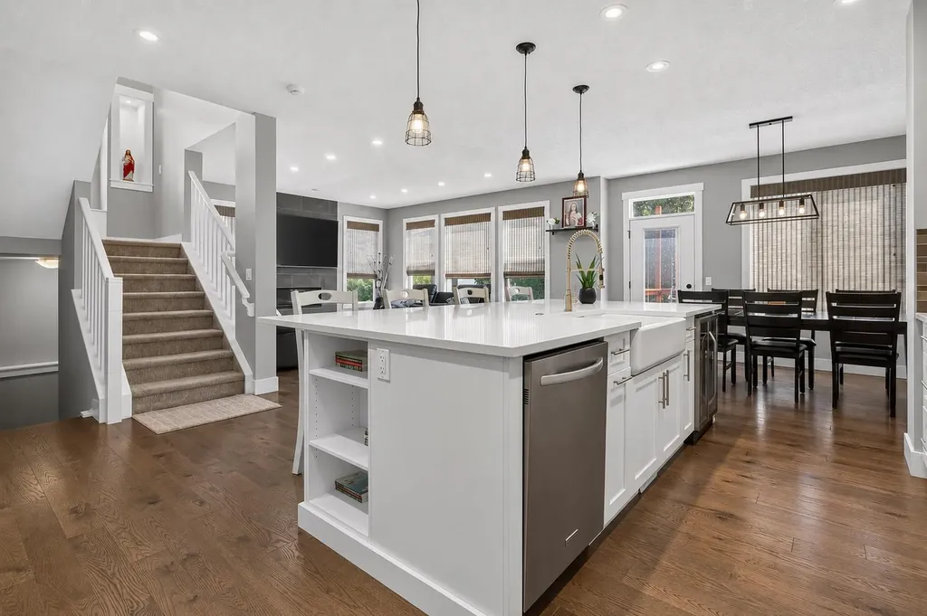 108 Kinniburgh Close Chestermere AB T1X 0R8