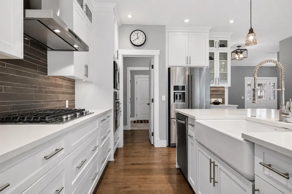 108 Kinniburgh Close Chestermere AB T1X 0R8