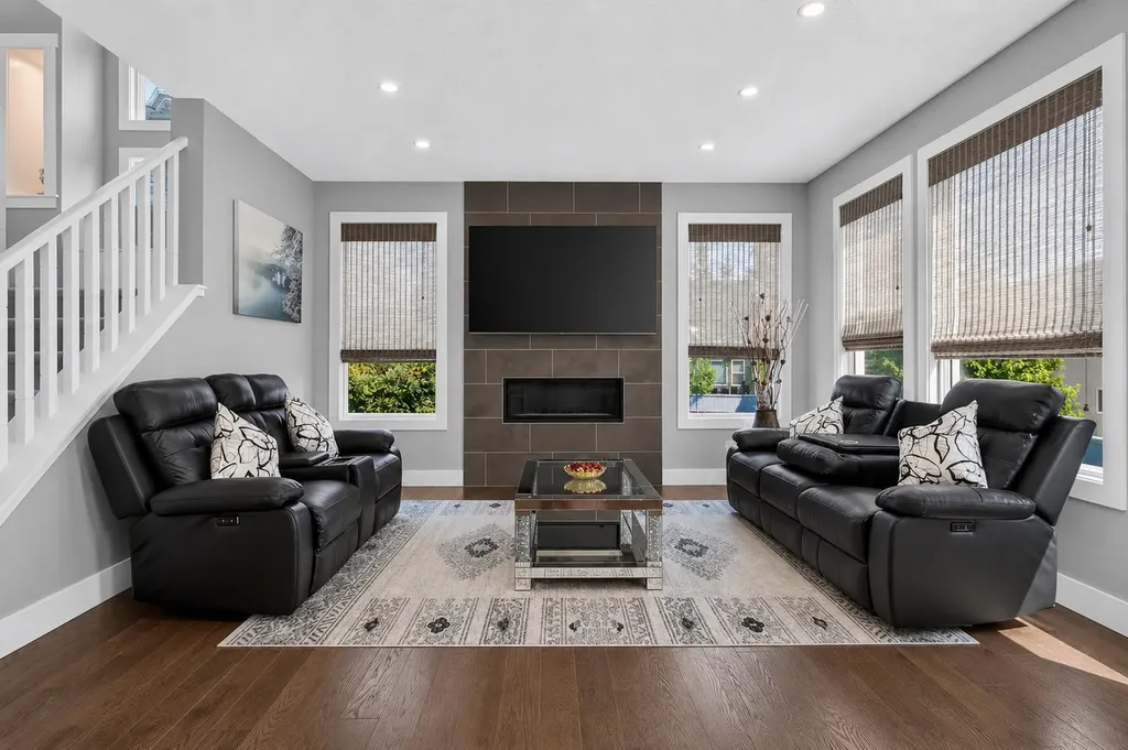 108 Kinniburgh Close Chestermere AB T1X 0R8