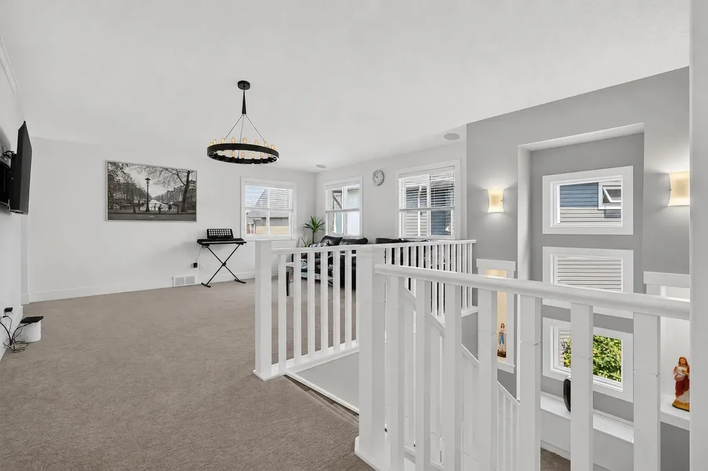 108 Kinniburgh Close Chestermere AB T1X 0R8