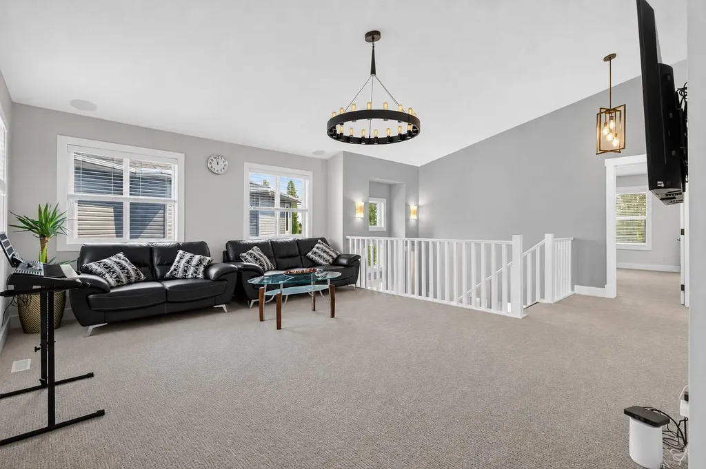 108 Kinniburgh Close Chestermere AB T1X 0R8