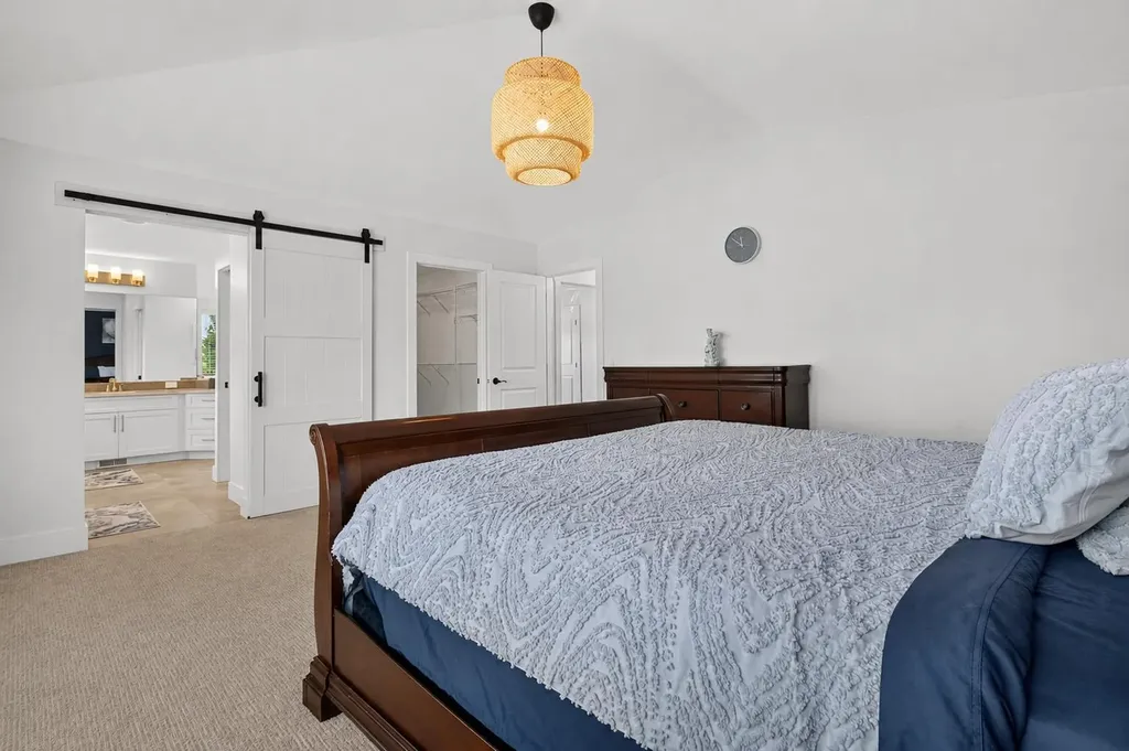 108 Kinniburgh Close Chestermere AB T1X 0R8