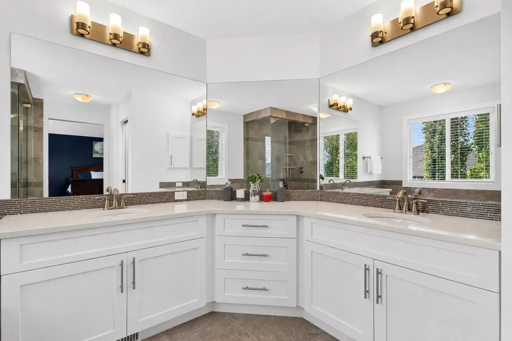 108 Kinniburgh Close Chestermere AB T1X 0R8