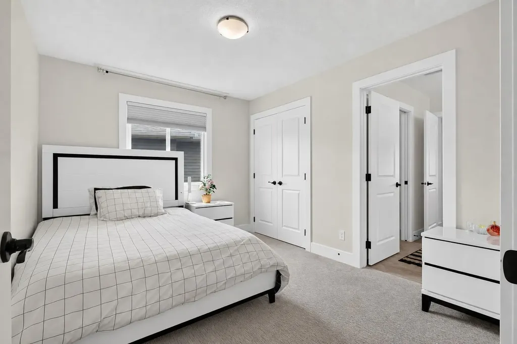 108 Kinniburgh Close Chestermere AB T1X 0R8