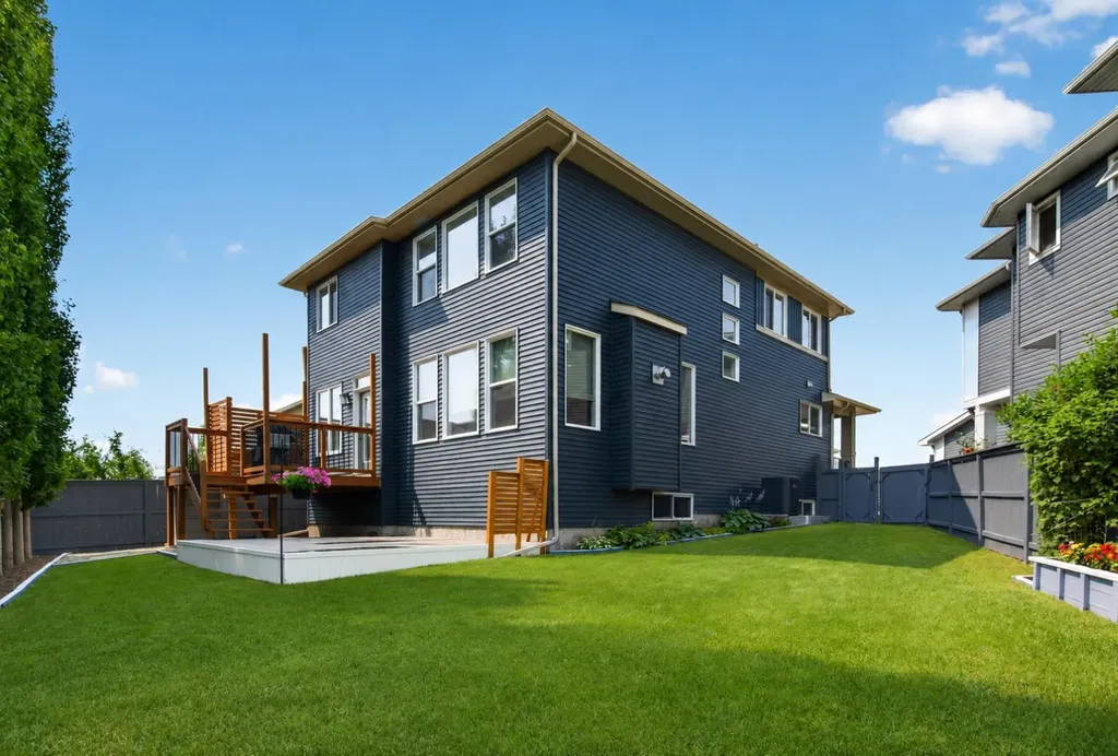 108 Kinniburgh Close Chestermere AB T1X 0R8