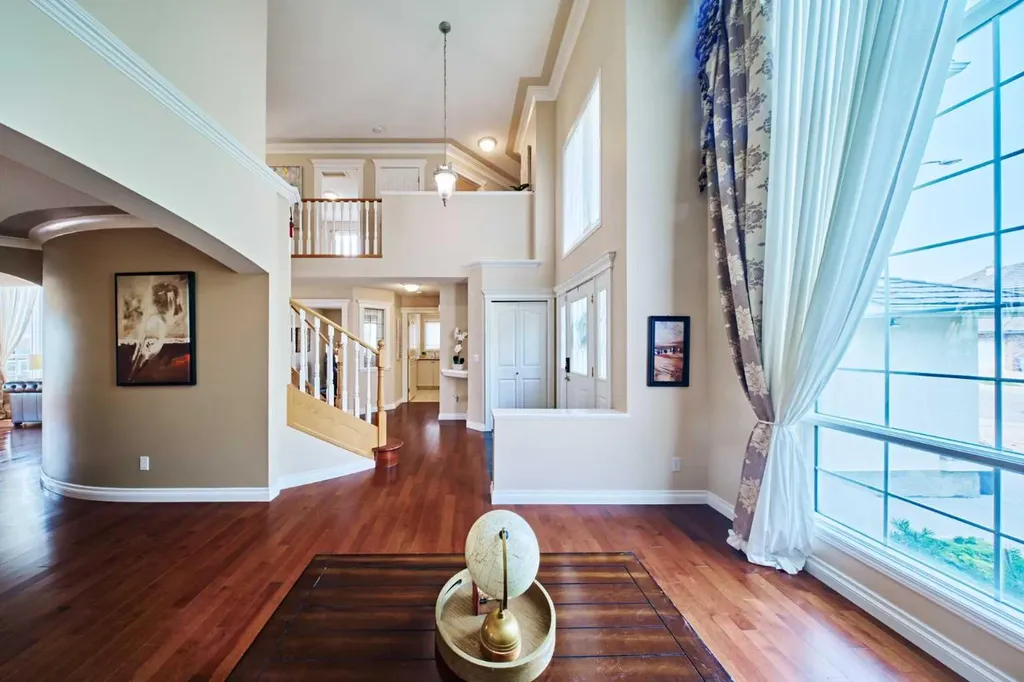46 Hampstead Manor NW Calgary AB T3A 6A2