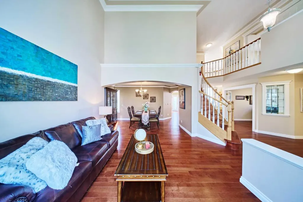 46 Hampstead Manor NW Calgary AB T3A 6A2