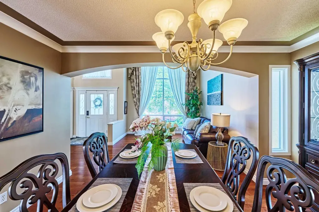 46 Hampstead Manor NW Calgary AB T3A 6A2