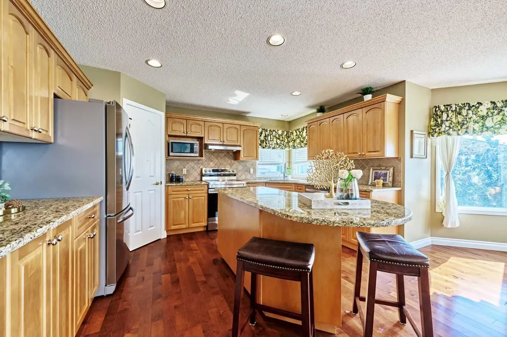 46 Hampstead Manor NW Calgary AB T3A 6A2