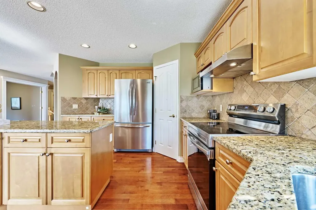 46 Hampstead Manor NW Calgary AB T3A 6A2