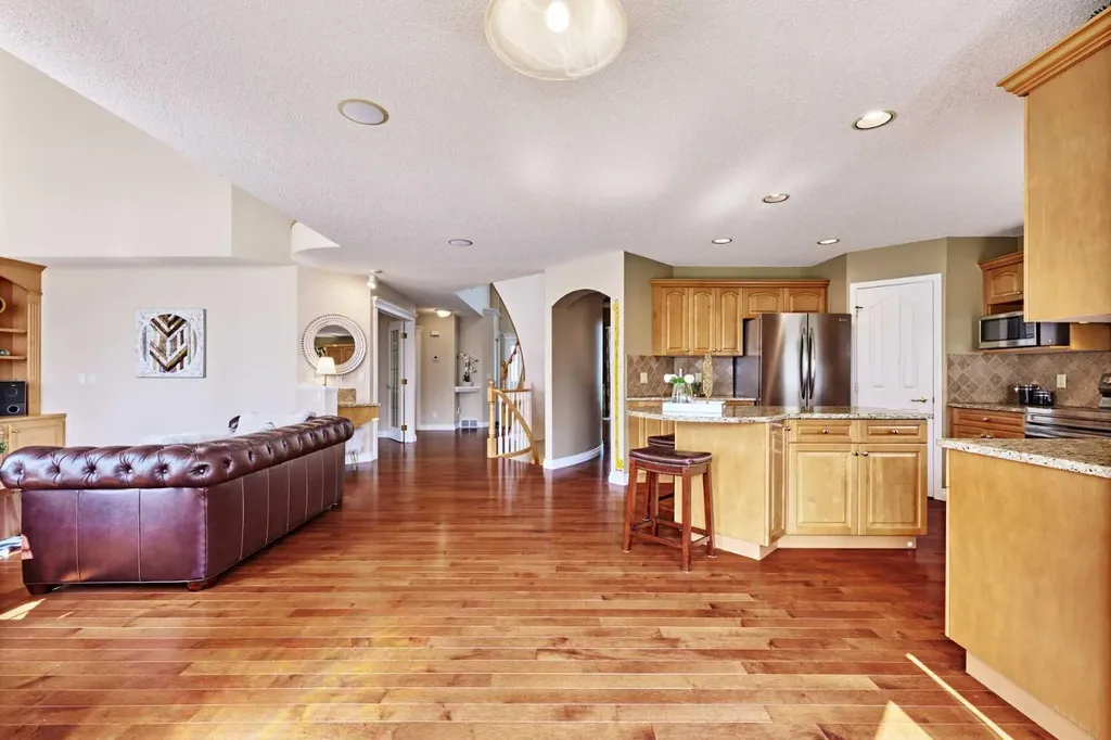 46 Hampstead Manor NW Calgary AB T3A 6A2