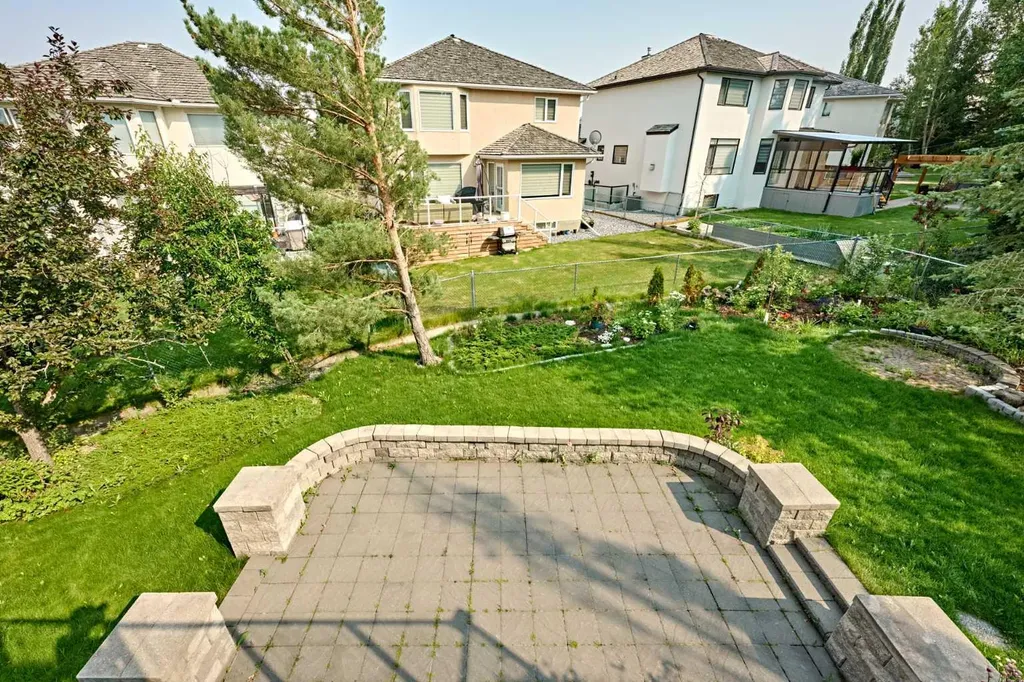 46 Hampstead Manor NW Calgary AB T3A 6A2