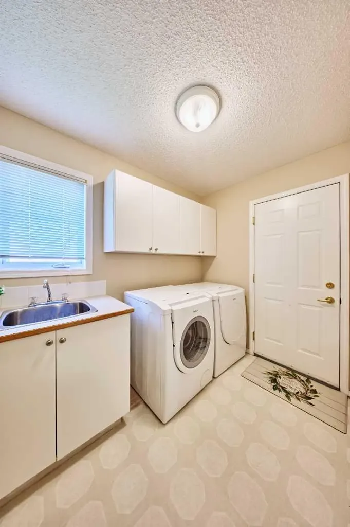 46 Hampstead Manor NW Calgary AB T3A 6A2