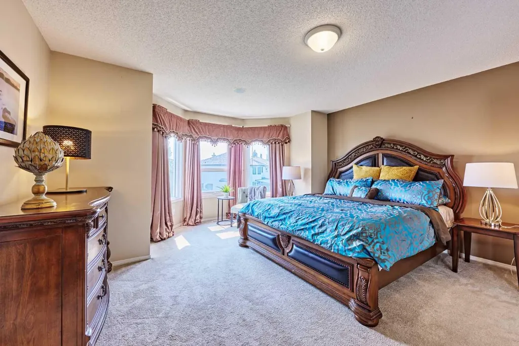 46 Hampstead Manor NW Calgary AB T3A 6A2